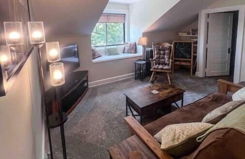 CUF Maison | New to VRBO, NOT new to Hosting! 5 Star Rated! Historic Central Home w/ a View