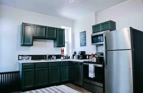 CUF Maison | New to VRBO, NOT new to Hosting! 5 Star Rated! Historic Central Home w/ a View