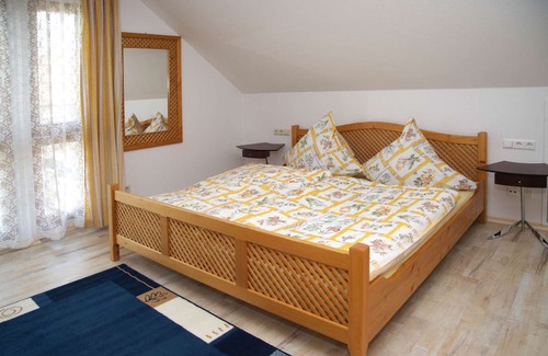 Bad Buchau Appartement | Apartment 'Bauerngarten - 2' with Private Terrace, Private Garden and Wi-Fi