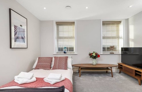 Andover Appartement | Beautiful Executive Apartment 3