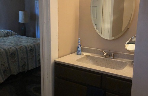 Palestine Maison | Peaceful & Simple 2 BR Home in Quiet Neighborhood