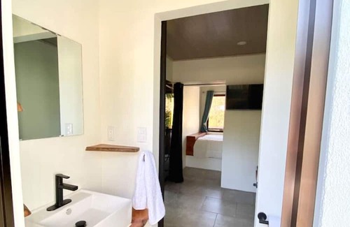 Uvita Cabine | Modern Jungle Cabana#1 - 2 Bedroom Queen bed & private bathroom, close to beach