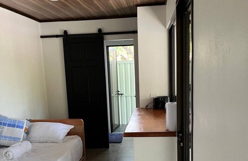 Uvita Cabine | Modern Jungle Cabana#7 - 1 Bedroom Queen bed & private bathroom, close to beach