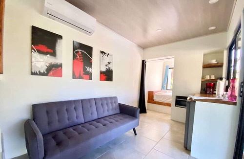 Uvita Cabine | Modern Jungle Cabana#3 - 2 Bedroom Queen bed & private bathroom, close to beach