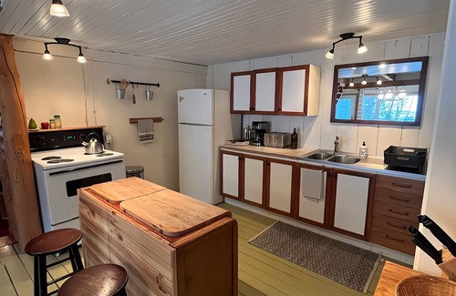 Saint Ferreol les Neiges Cabine | Charming riverside cottage
