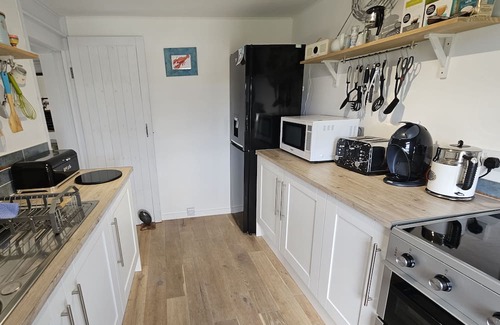St. Mawes Appartement | Summers Beach View - an apartment that sleeps 2 guests in 1 bedroom