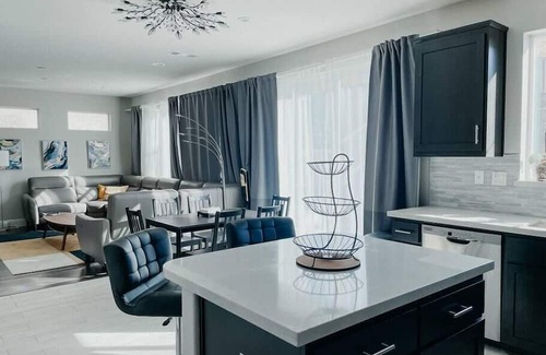 Pittsburg Maison | New & Big is better! Just listed