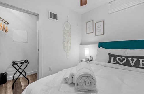 Minor Maison | cozy- work friendly home in heart of Seattle