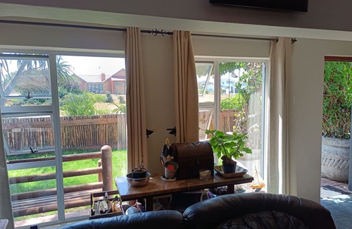 Gouritz Maison | Quaint Pet-Friendly Family Retreat: Just Steps Away from the Stunning Ocean