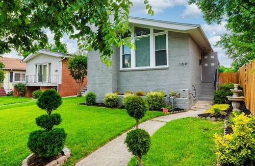 Capitol View Maison | Pewter Palace - Modern Bungalow with Free Parking
