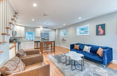 Washington Maison | Ash Abode - Free Secured Parking