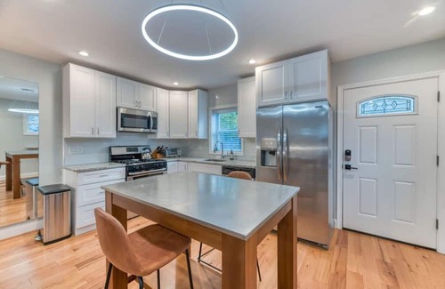 Washington Maison | Ash Abode - Free Secured Parking