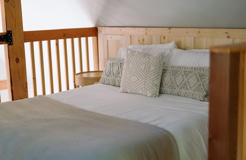 Shawnigan Lake Cabine | Relaxing Cabin Retreat, next to NYÜBU Spa