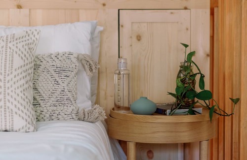Shawnigan Lake Cabine | Relaxing Cabin Retreat, next to NYÜBU Spa