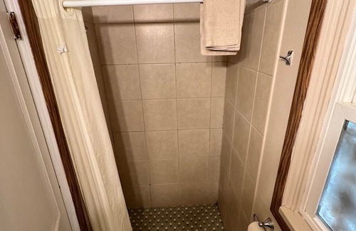 Onalaska Maison | Overlooking Lake Onalaska - Two full-size beds + bath in nostalgic motel
