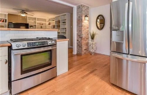 Elora Maison | Heart of downtown w/ private backyard. Walk to Elora Mill!