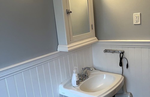 Elora Maison | Heart of downtown w/ private backyard. Walk to Elora Mill!