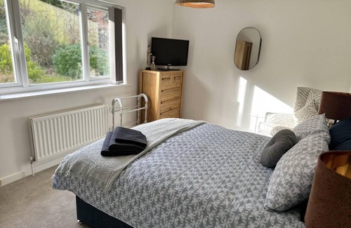 Corfe Maison | Impeccable 4-Bed House in Bournemouth