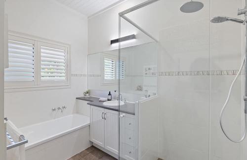 Cooroibah Maison | NEW | feature packed haven on 2 acres; swim up bar pool, fire pit, games room