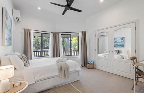 Cooroibah Maison | NEW | feature packed haven on 2 acres; swim up bar pool, fire pit, games room