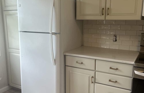 West Warwick Copropriété | 1 BR/1.5 Bath - 20 min from Beach!