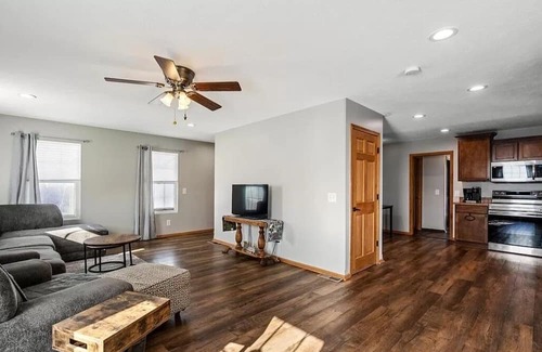 Cass County Maison | Beautiful countryside home, fresh remodel. Minutes from Lincoln and Omaha.