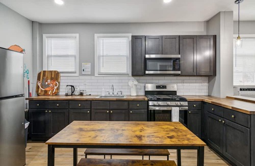 Elizabeth Appartement | Stylish and Modern 3BED Apt in Elizabeth /30min to Manhattan/Free street Parking