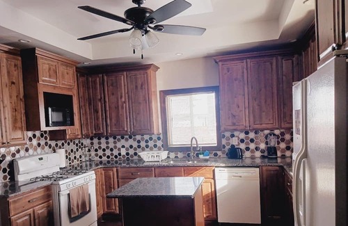 Scott City Maison | Relax and feel like you are home.