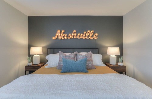 North Capitol Appartement | Walk to Broadway Riverfront Condo with Pool