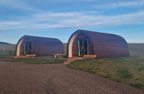 Eyemouth Cabine | Herdwick - luxury pods with Private hot tubs - BBQ - 750m to Beach