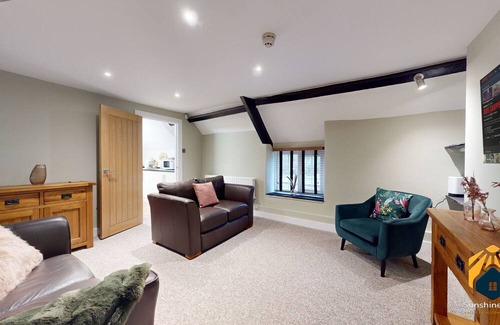Pontypool Appartement | 4 Bedroom Apartment with Cosy Pub