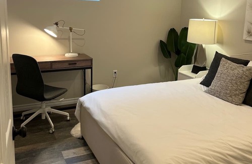 Alliston Maison | The Oake Room - Modern Convenience