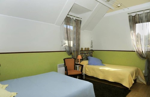 Eaux-Puiseaux Cottage | Cottage 'La Salle De Danse' with Private Terrace, Wi-Fi and Air Conditioning