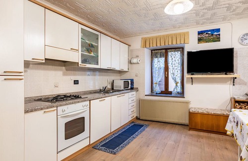Segonzano Maison | Apartment In A Hotel 'Valentina Val Di Cembra' with Mountain View, Balcony and Wi-Fi