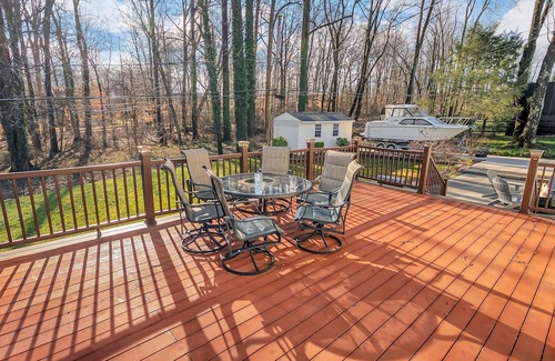 Lenni Maison | Relaxing 5BR Family Home w/Fire Pit & Pool Table