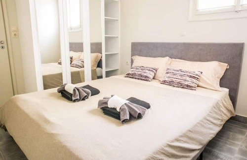 Nea Chalkidona Appartement | Sunny flat w/h balcony and homey feel near metro