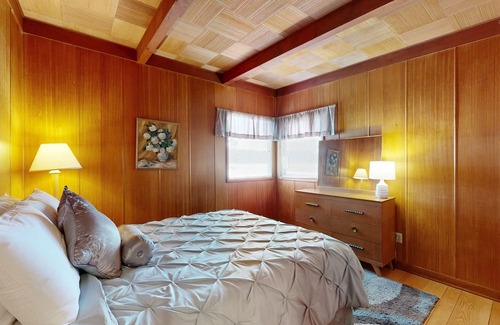 Matlock Maison | Charming waterfront cottage with panoramic Hood Canal views