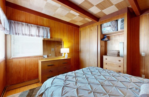 Matlock Maison | Charming waterfront cottage with panoramic Hood Canal views