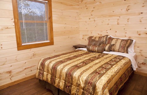 Equality Cabine | 2 BR Hot Tub Cabin- Closest Cabins to Garden of the Gods-Shawnee National Forest