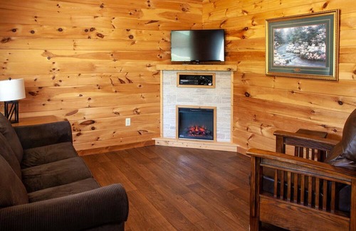 Equality Cabine | 2 BR Hot Tub Cabin- Closest Cabins to Garden of the Gods-Shawnee National Forest