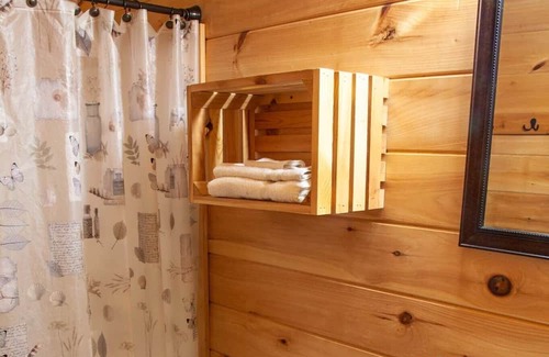 Equality Cabine | 2 BR Hot Tub Cabin- Closest Cabins to Garden of the Gods-Shawnee National Forest