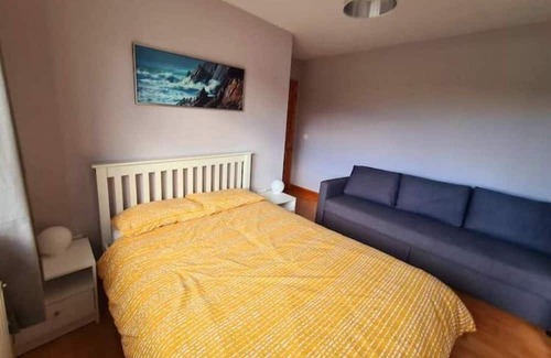 Drumacrin Maison | Walking distance to town/beach - 900m, family friendly and spacious.