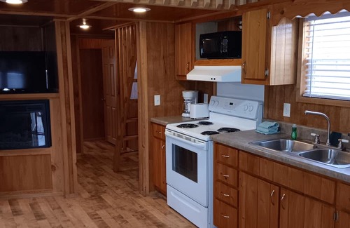 Gore Cabine | Relaxing Accommodation! Kitchen, Free Parking, Close to Greenleaf State Park!