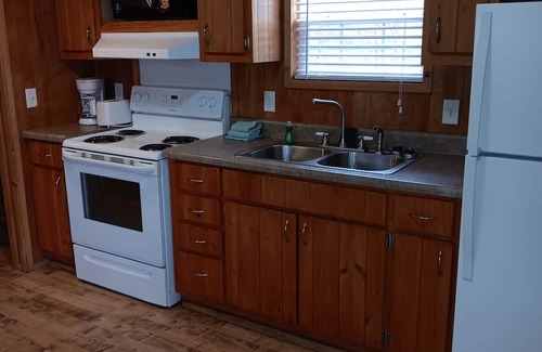 Gore Cabine | Relaxing Accommodation! Kitchen, Free Parking, Close to Greenleaf State Park!