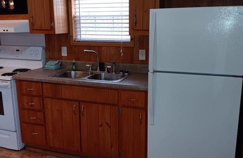 Gore Cabine | Relaxing Accommodation! Kitchen, Free Parking, Close to Greenleaf State Park!
