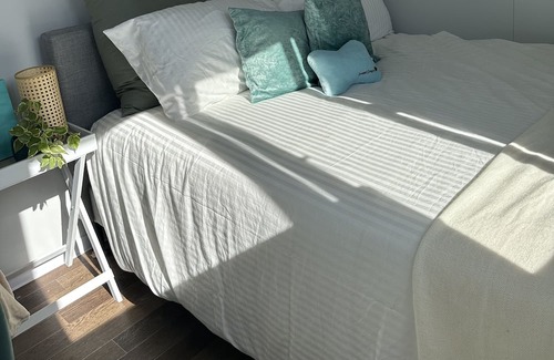 Monterey Maison | Beach Serenity 1- Close to the beach and public transport only 20mins from city