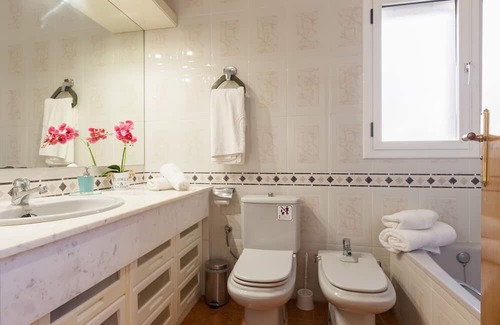 Sant Cebria de Vallalta Maison | Holiday Home 'Villa Sol' with Sea View, Private Pool and Wi-Fi