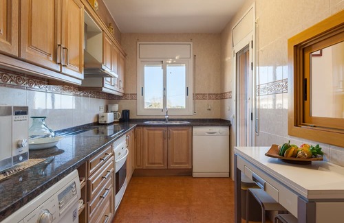 Sant Cebria de Vallalta Maison | Holiday Home 'Villa Sol' with Sea View, Private Pool and Wi-Fi