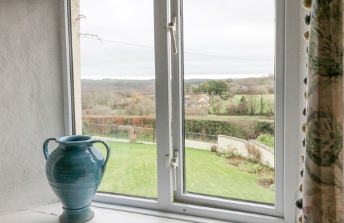 Petrockstowe Maison | HALLWOOD, pet friendly, with open fire in Hatherleigh