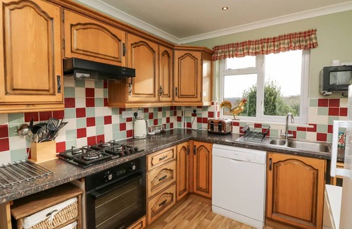 Petrockstowe Maison | HALLWOOD, pet friendly, with open fire in Hatherleigh